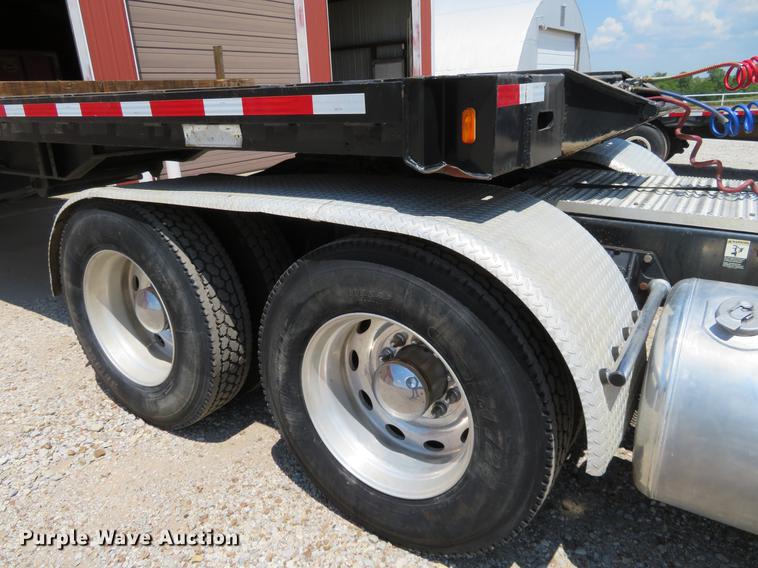 image for item DE6344 1997 Peterbilt 379 semi truck