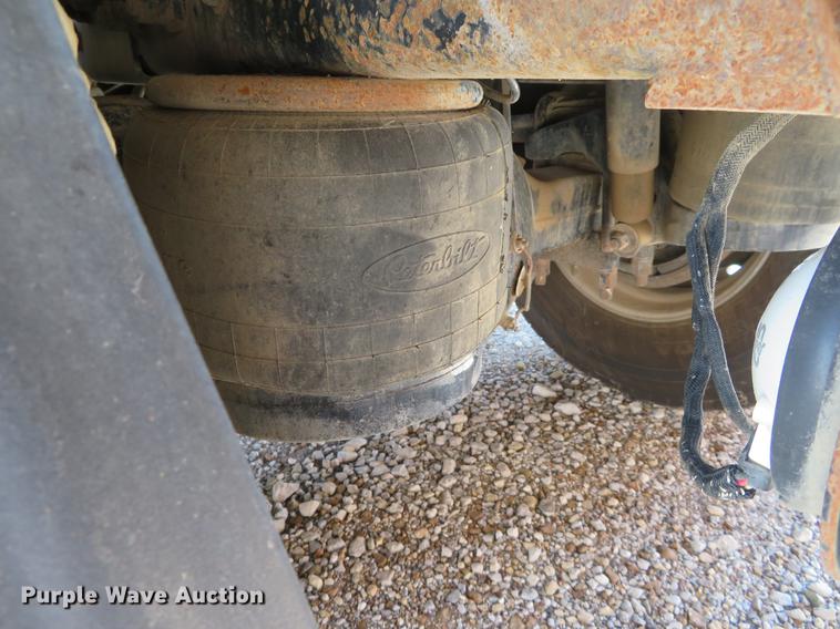 image for item DE6344 1997 Peterbilt 379 semi truck