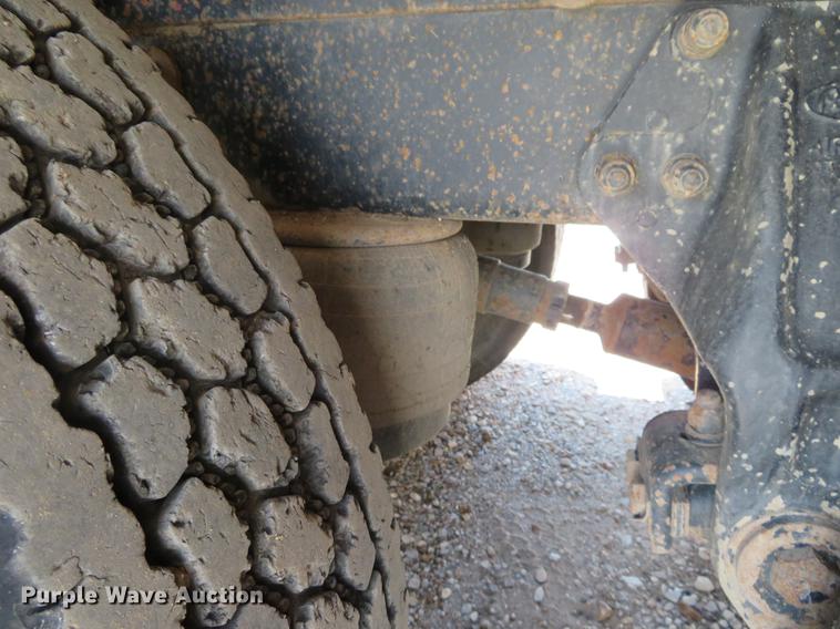 image for item DE6344 1997 Peterbilt 379 semi truck