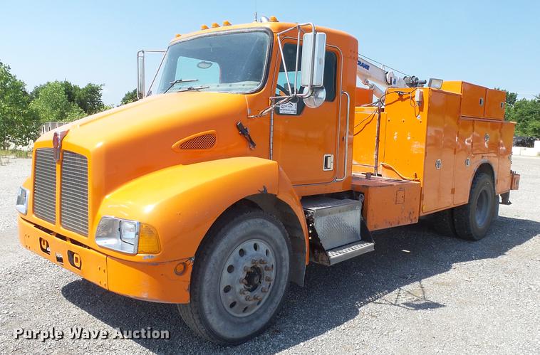 image for item DE7201 2002 Kenworth T300 service truck