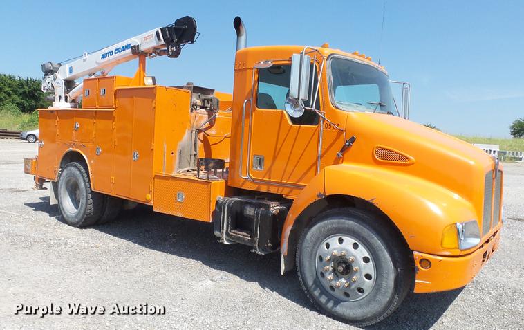 image for item DE7201 2002 Kenworth T300 service truck