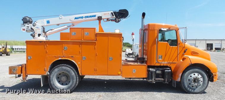 image for item DE7201 2002 Kenworth T300 service truck