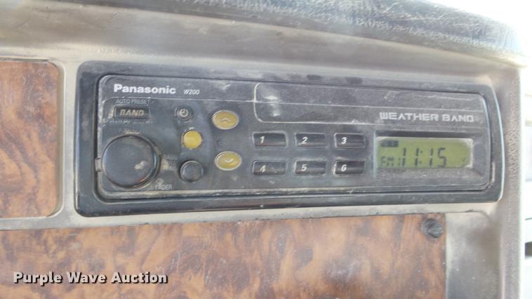 image for item DE7201 2002 Kenworth T300 service truck