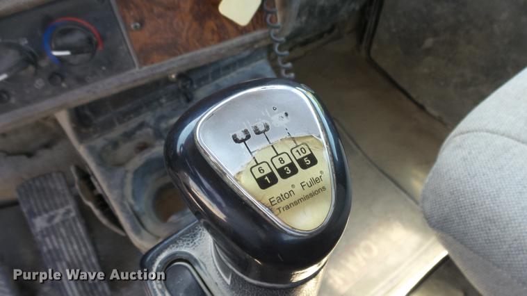 image for item DE7201 2002 Kenworth T300 service truck