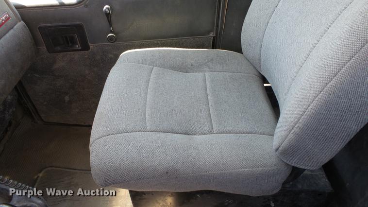 image for item DE7201 2002 Kenworth T300 service truck