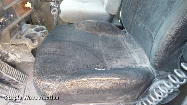 image for item DE7201 2002 Kenworth T300 service truck