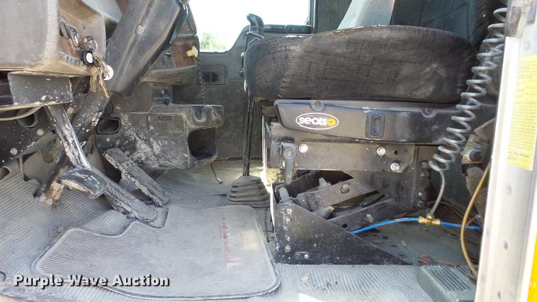 image for item DE7201 2002 Kenworth T300 service truck