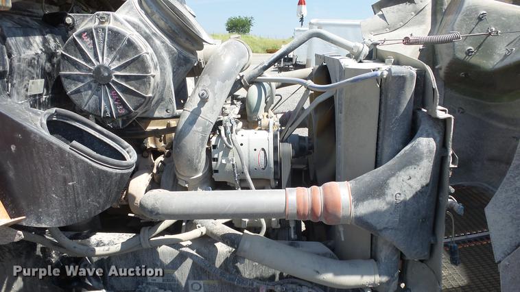 image for item DE7201 2002 Kenworth T300 service truck