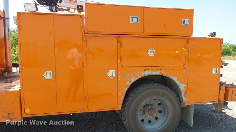 image for item DE7201 2002 Kenworth T300 service truck