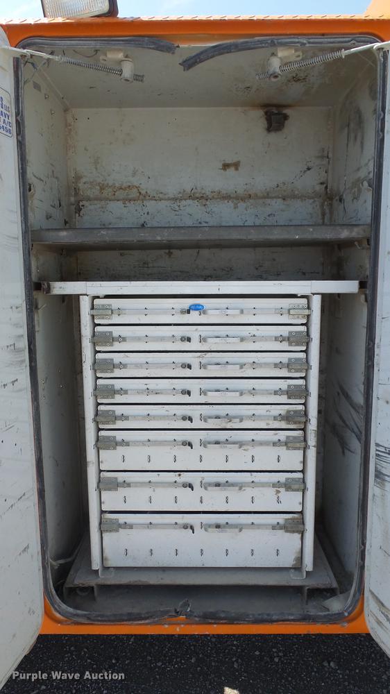 image for item DE7201 2002 Kenworth T300 service truck