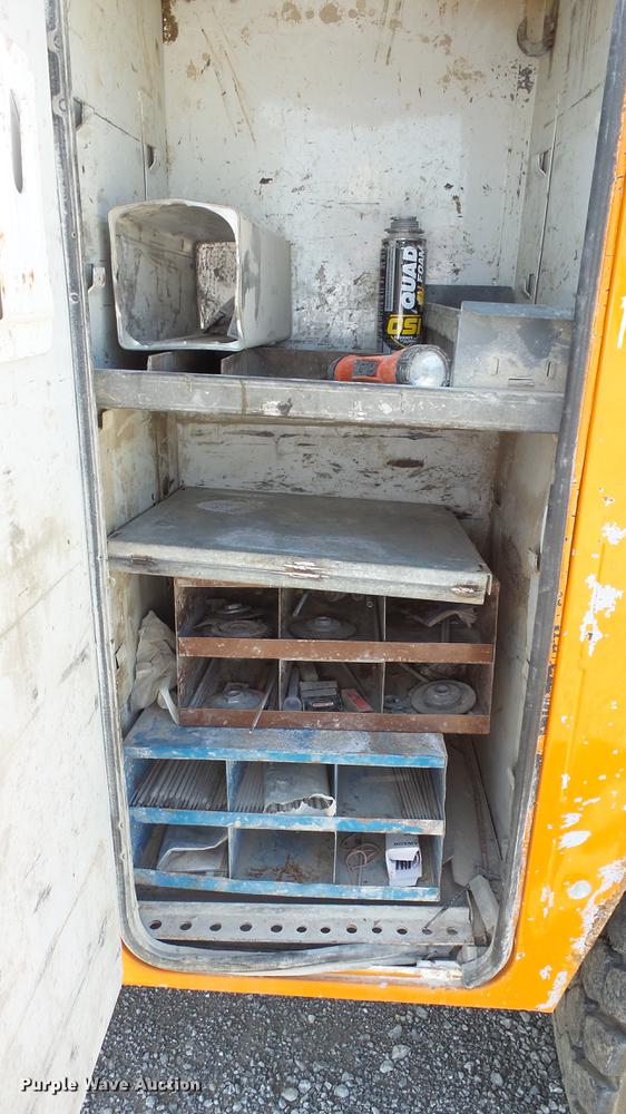 image for item DE7201 2002 Kenworth T300 service truck