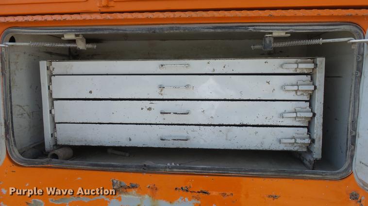 image for item DE7201 2002 Kenworth T300 service truck