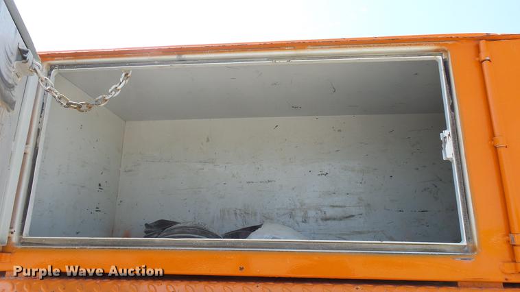 image for item DE7201 2002 Kenworth T300 service truck