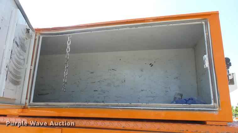 image for item DE7201 2002 Kenworth T300 service truck