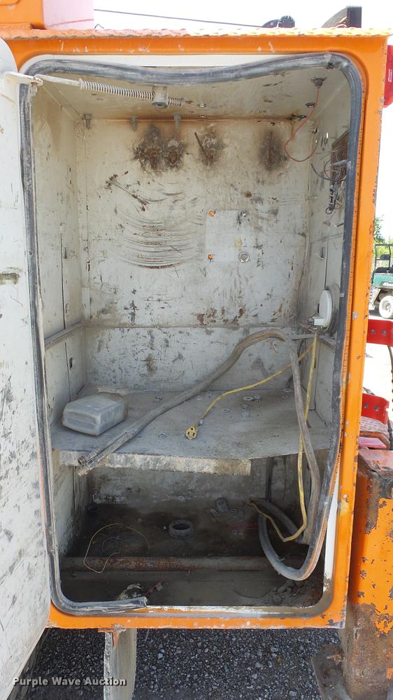 image for item DE7201 2002 Kenworth T300 service truck