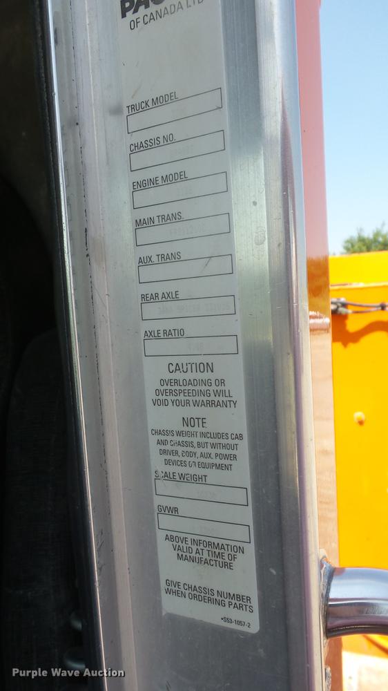 image for item DE7201 2002 Kenworth T300 service truck