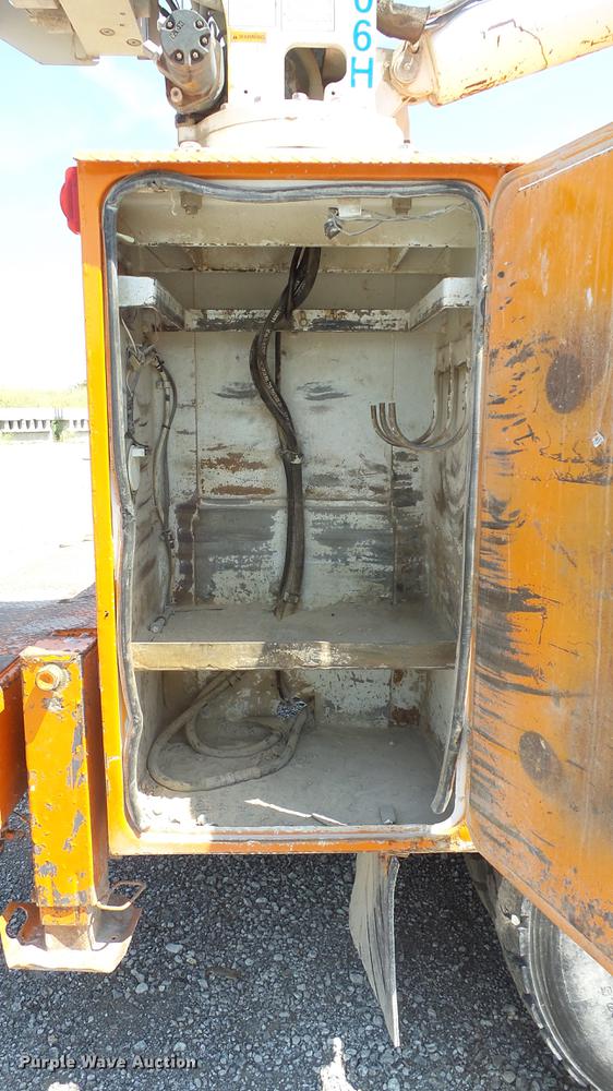 image for item DE7201 2002 Kenworth T300 service truck