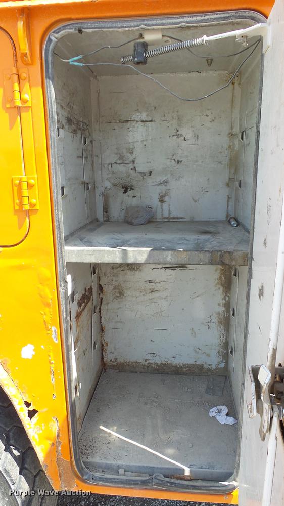 image for item DE7201 2002 Kenworth T300 service truck