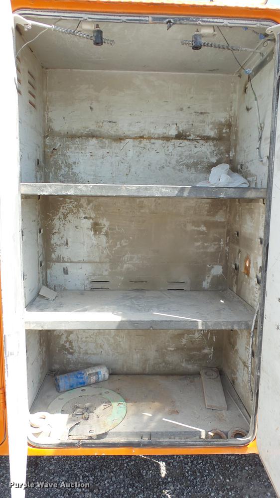 image for item DE7201 2002 Kenworth T300 service truck