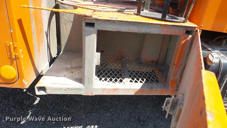 image for item DE7201 2002 Kenworth T300 service truck