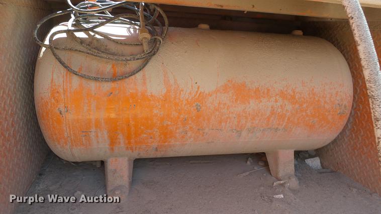 image for item DE7201 2002 Kenworth T300 service truck