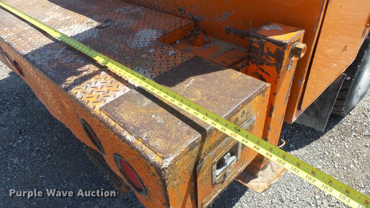 image for item DE7201 2002 Kenworth T300 service truck