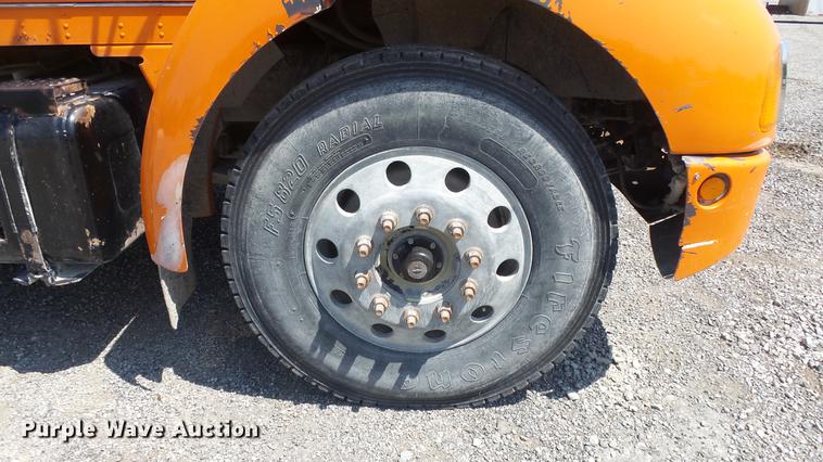 image for item DE7201 2002 Kenworth T300 service truck