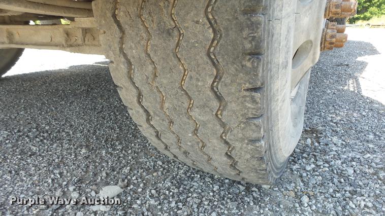 image for item DE7201 2002 Kenworth T300 service truck