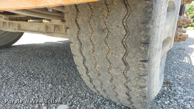 image for item DE7201 2002 Kenworth T300 service truck