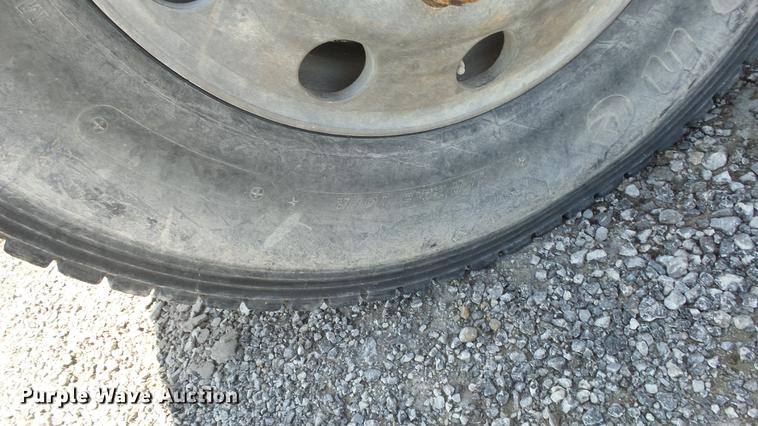 image for item DE7201 2002 Kenworth T300 service truck