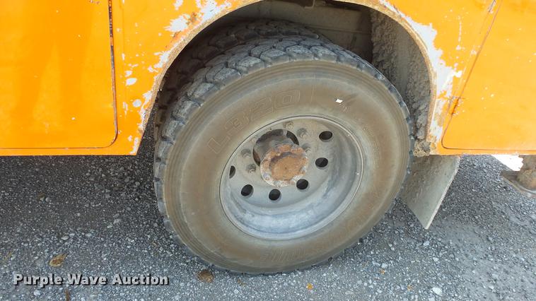 image for item DE7201 2002 Kenworth T300 service truck