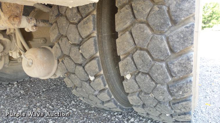 image for item DE7201 2002 Kenworth T300 service truck