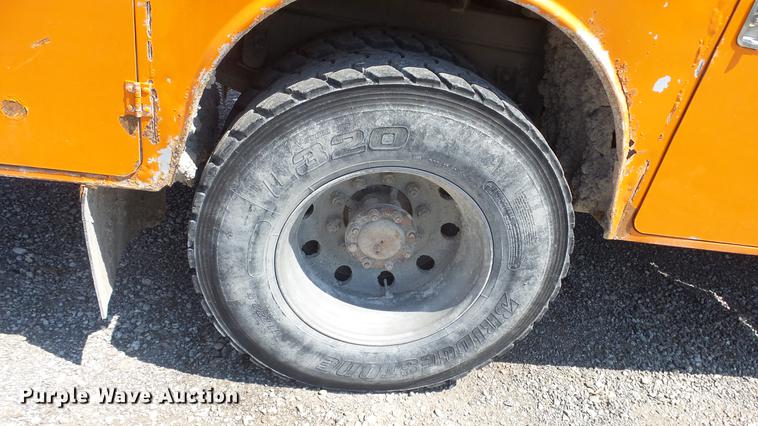 image for item DE7201 2002 Kenworth T300 service truck