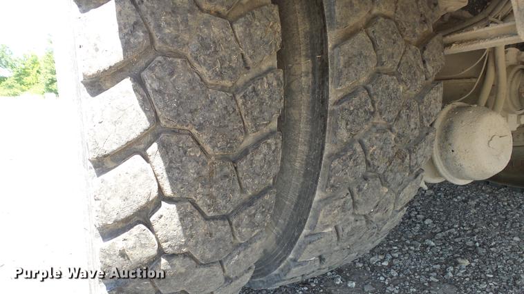 image for item DE7201 2002 Kenworth T300 service truck