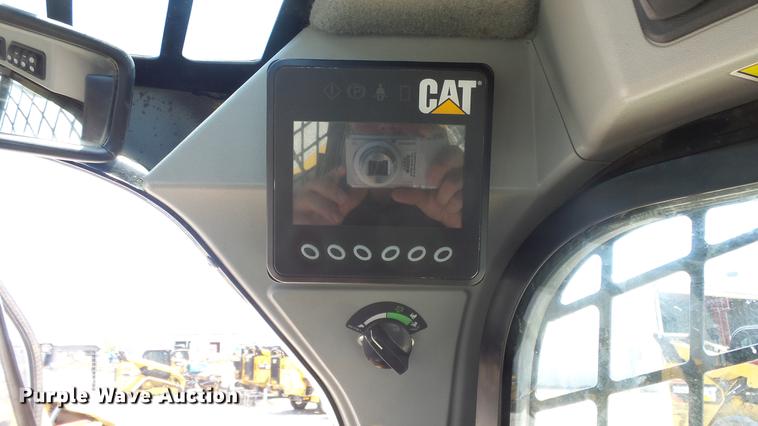 image for item DE7227 2014 Caterpillar 272D skid steer