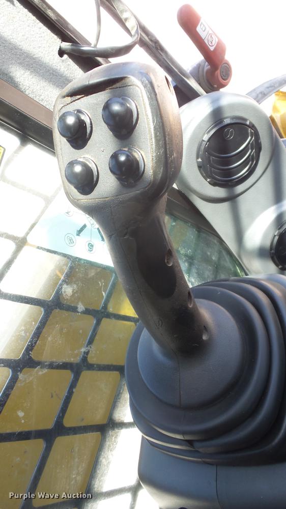 image for item DE7227 2014 Caterpillar 272D skid steer