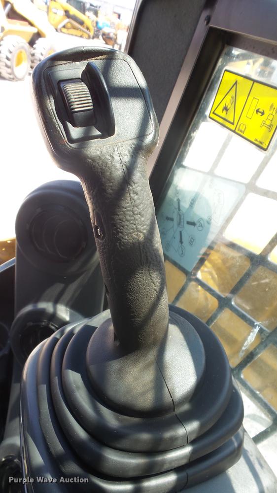 image for item DE7227 2014 Caterpillar 272D skid steer