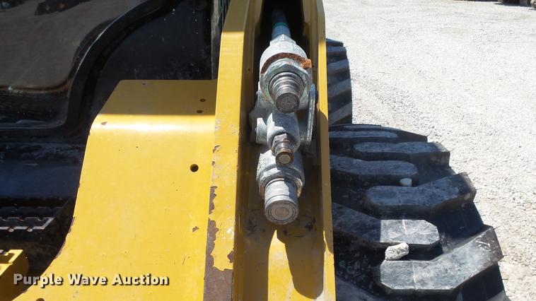 image for item DE7227 2014 Caterpillar 272D skid steer