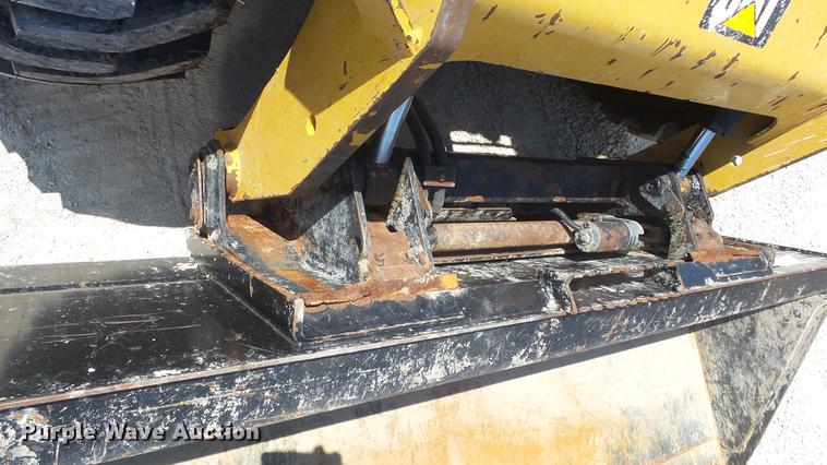 image for item DE7227 2014 Caterpillar 272D skid steer