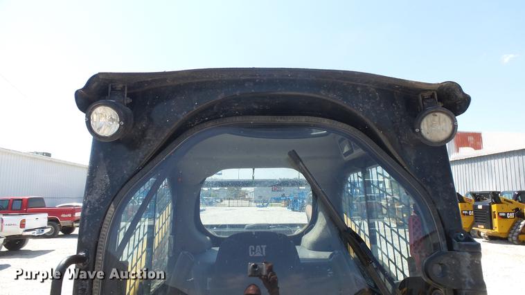 image for item DE7227 2014 Caterpillar 272D skid steer