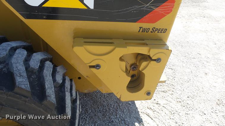 image for item DE7227 2014 Caterpillar 272D skid steer