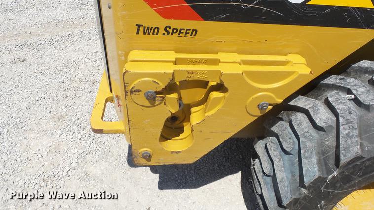 image for item DE7227 2014 Caterpillar 272D skid steer