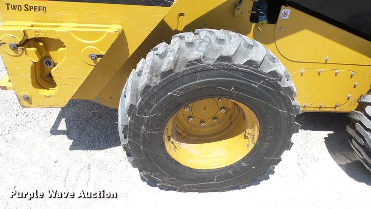 image for item DE7227 2014 Caterpillar 272D skid steer