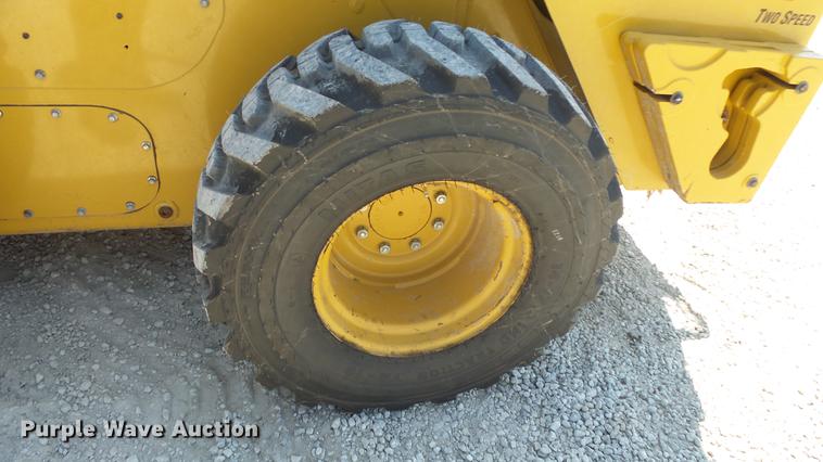 image for item DE7227 2014 Caterpillar 272D skid steer