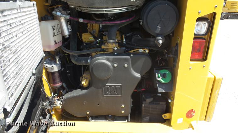image for item DE7227 2014 Caterpillar 272D skid steer