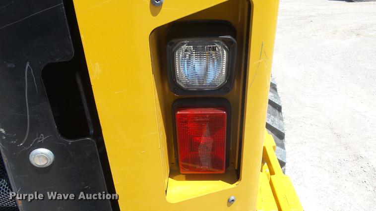 image for item DE7227 2014 Caterpillar 272D skid steer