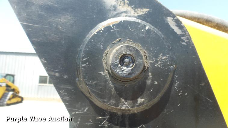 image for item DE7227 2014 Caterpillar 272D skid steer