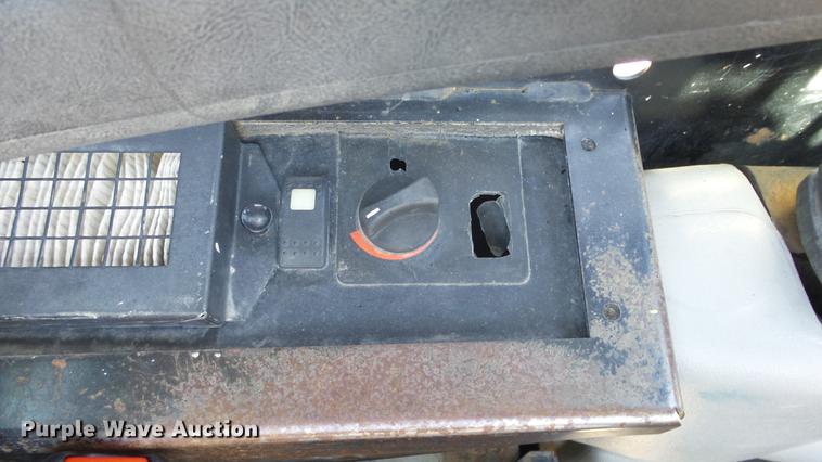 image for item DE7228 2005 Caterpillar 262B skid steer