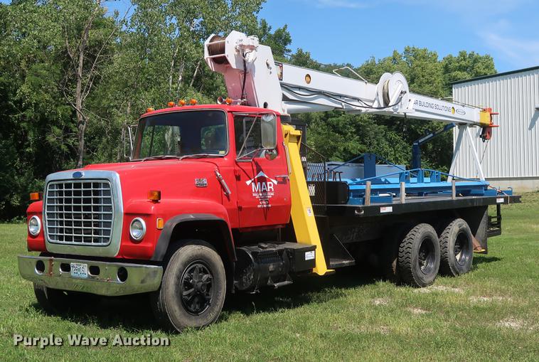 image for item DF2316 1985 Ford 8000 crane truck