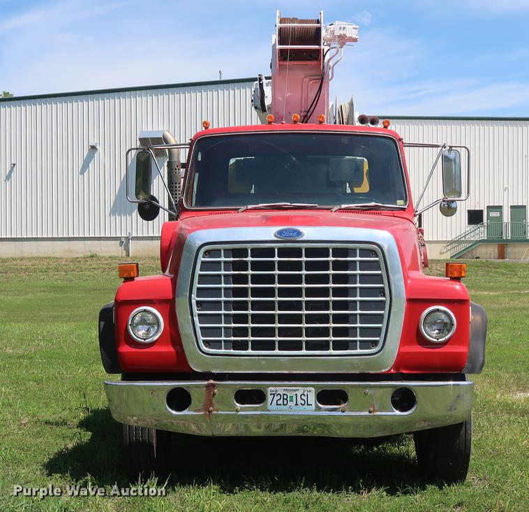 image for item DF2316 1985 Ford 8000 crane truck